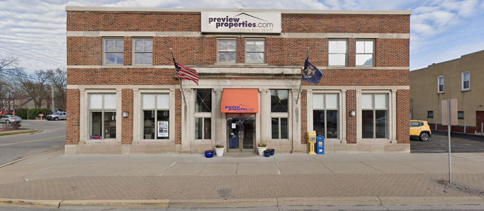 The Canopy - 130 W Grand River As Of 2022 (newer photo)